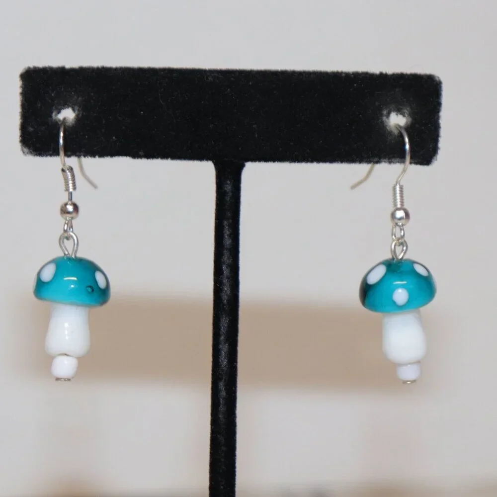 🍄 NWOT White & Turquoise Blue Glass Mushroom Dangling Earrings – 1.5
